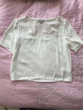 Babaton Cream V-Neck Short Sleeve Blouse